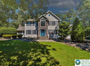 114 Hollow Dr, Stroudsburg, PA 18360