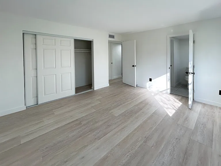 888 NE 132nd St — Photo 15