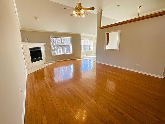 3rd image of 405 NE Whitney St