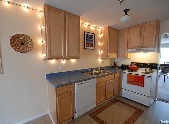 5th image of 125 Emerald Chase Dr #1