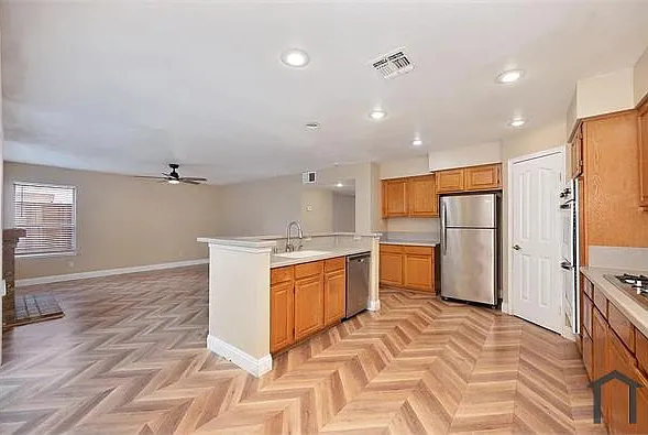 1585 Foxwood Dr — Photo 9