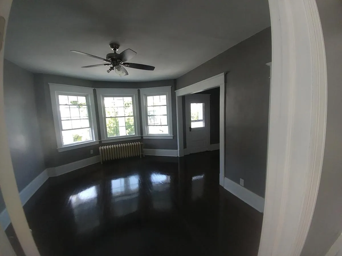 4 bed, 1250 sqft, $2,400 — Photo 3