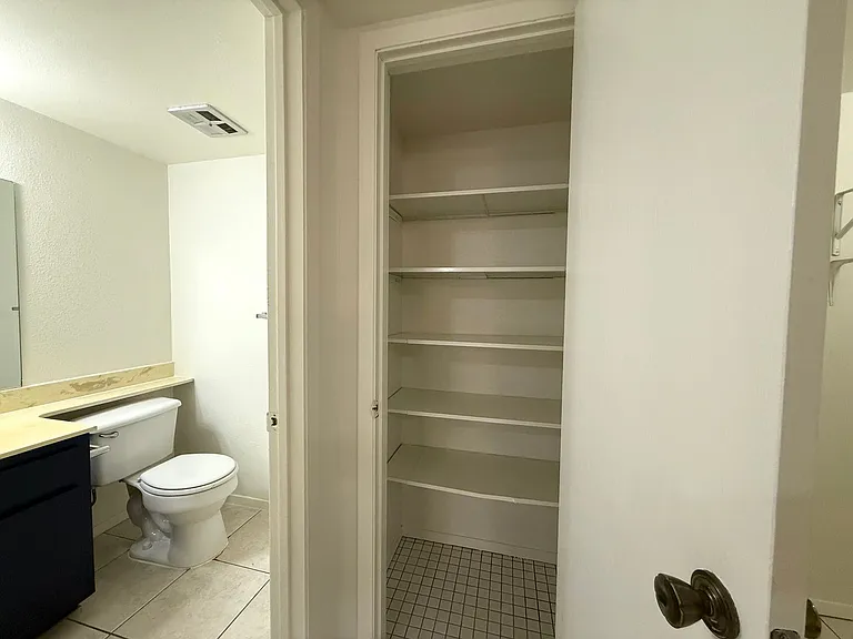 900 W Village Ln — Photo 8