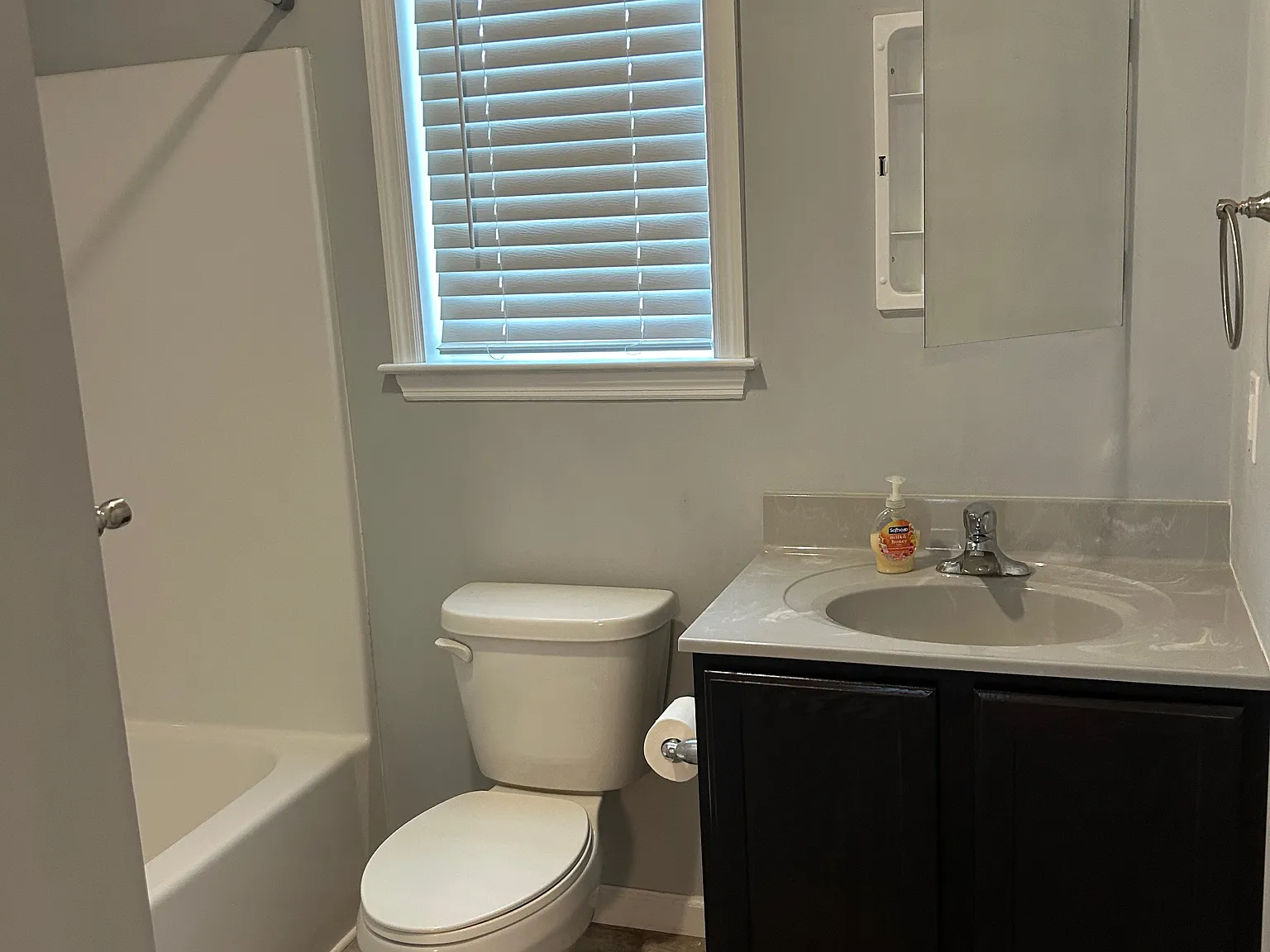 2 bed, 900 sqft, $2,000 — Photo 3