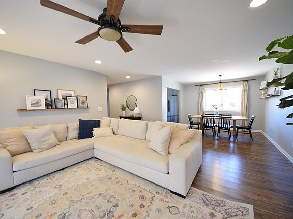 3rd image of 4806 Royal Dr