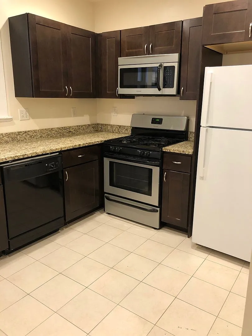 Nice 3 bed in Porter Square — Photo 4