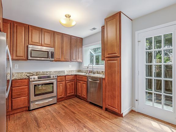 5th image of 2526 S Arlington Mill Dr