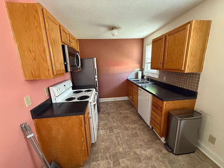 3300 Miami St — Photo 12