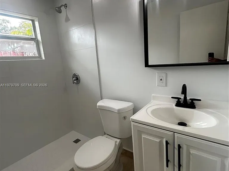 916 SW 10th St #1-3 — Photo 5