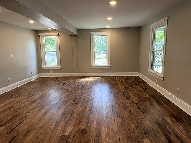 4 bed, 2592 sqft, $1,995 — Photo 2