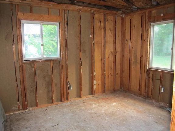 5th image of 3270 Robertson Dr