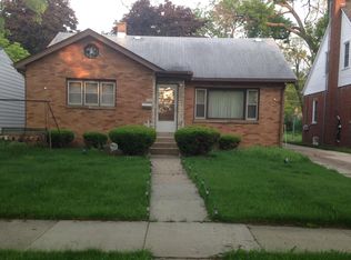 916 N Berwick Blvd, Waukegan, IL 60085