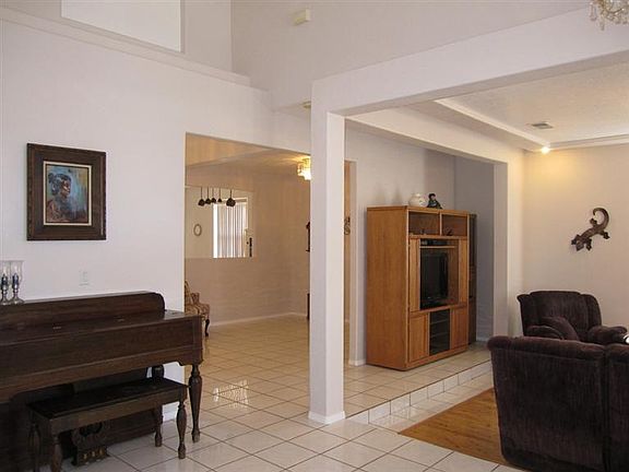 3rd image of 6200 Pojoaque Dr NW
