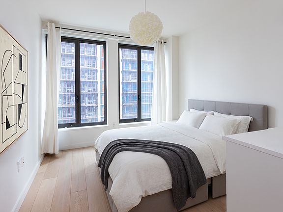 5th image of 58 Saint Marks Pl #602