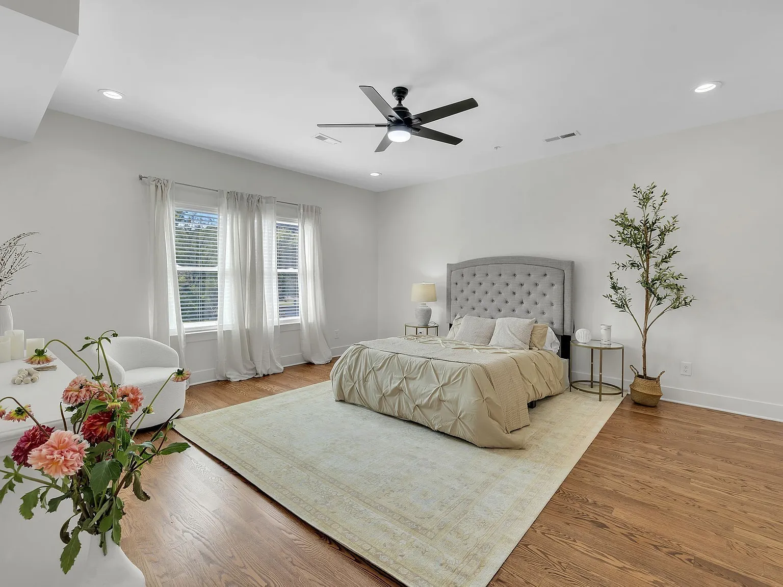 3 bed, 3.0 bath, 1837 sqft, $2,500 — Photo 1