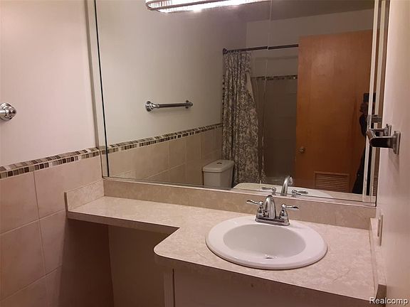 3rd image of 20513 Williamsburg Ct #40