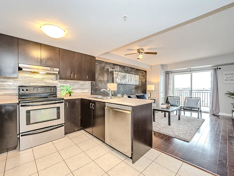 39 Goodwin Dr #402 — Photo 2