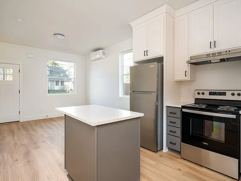 12094 SE Market St — Photo 12