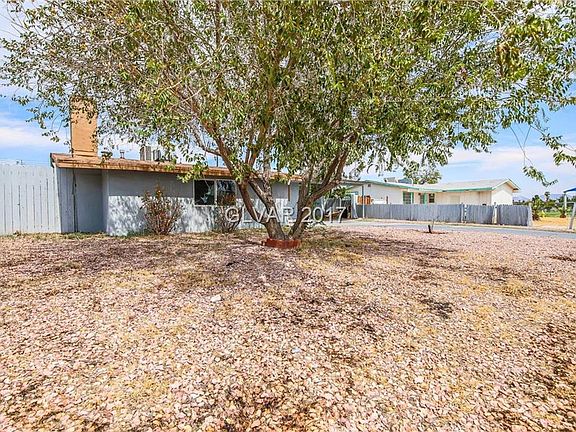 3rd image of 4104 Las Lomas Ave