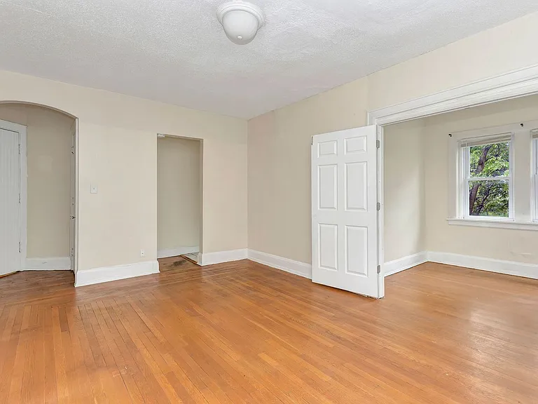 Historical Apartments l Oak St — Photo 16