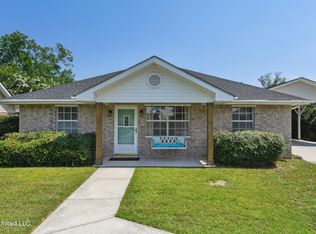 628 Old Spanish Trl, Bay Saint Louis, MS 39520