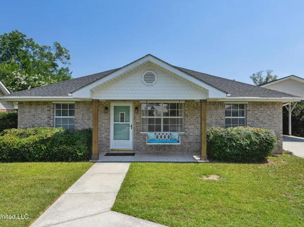 628 Old Spanish Trl, Bay Saint Louis, MS 39520