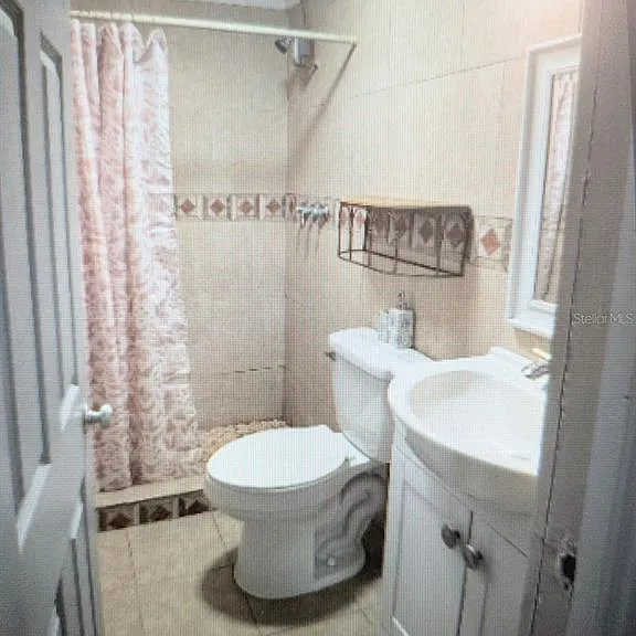 2725 Sample St — Photo 7