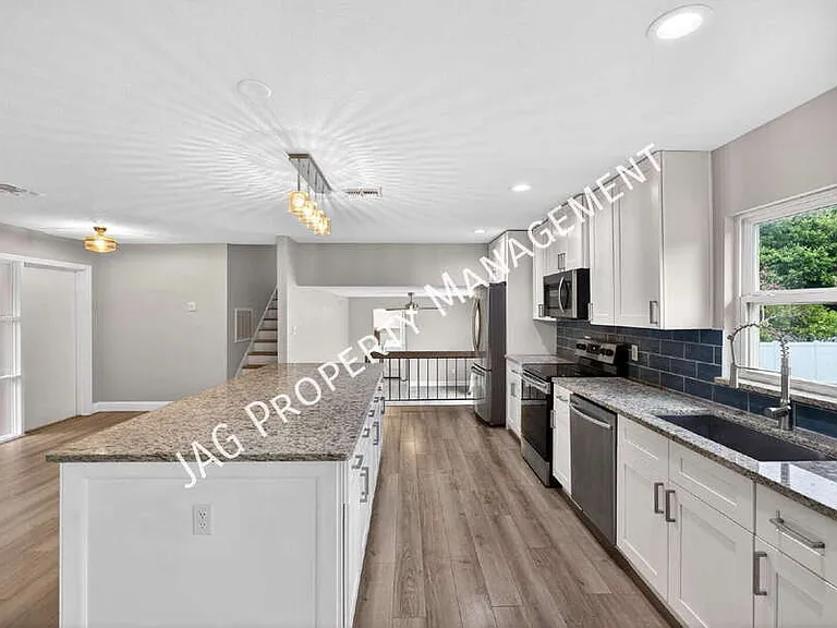 1046 Winter Springs Blvd — Photo 9