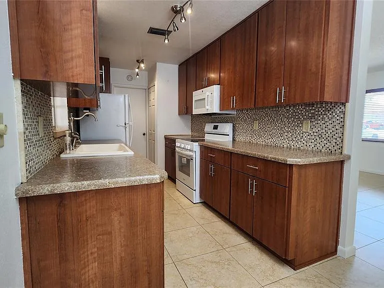 4518 Yorkshire Ave — Photo 12