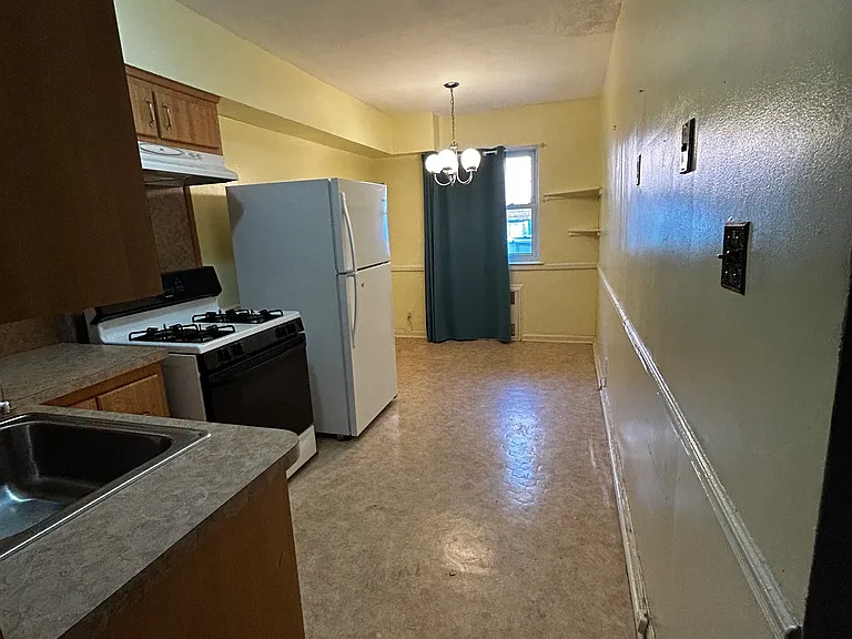 1296 E 54th St #1 — Photo 2