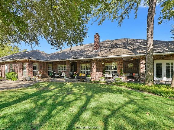 3rd image of 4700 Camargo Ct