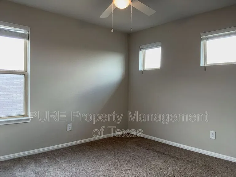 140 Earl Keen St — Photo 17