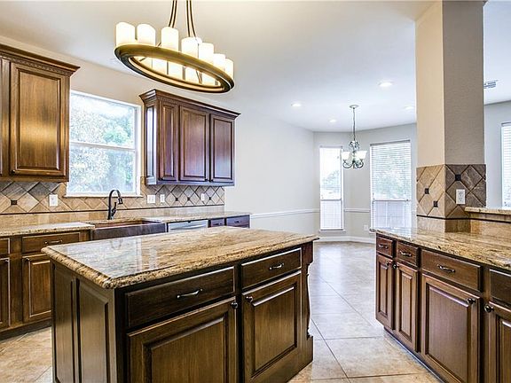 5th image of 210 Glenwood Dr