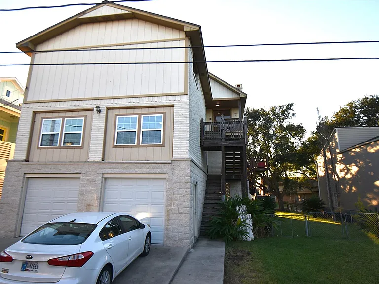 82 Harbor Ln — Photo 2