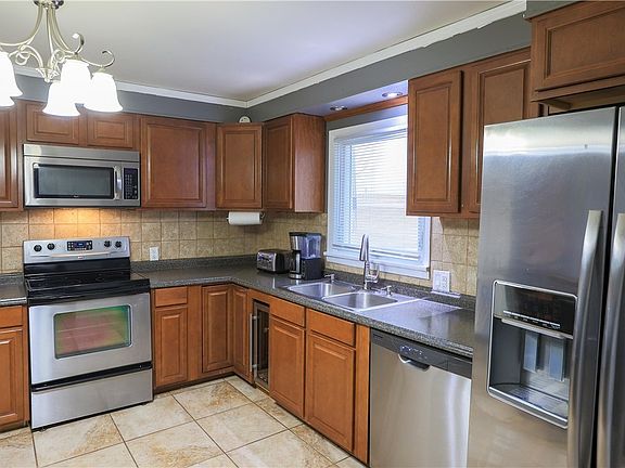 3rd image of 2513 160th St