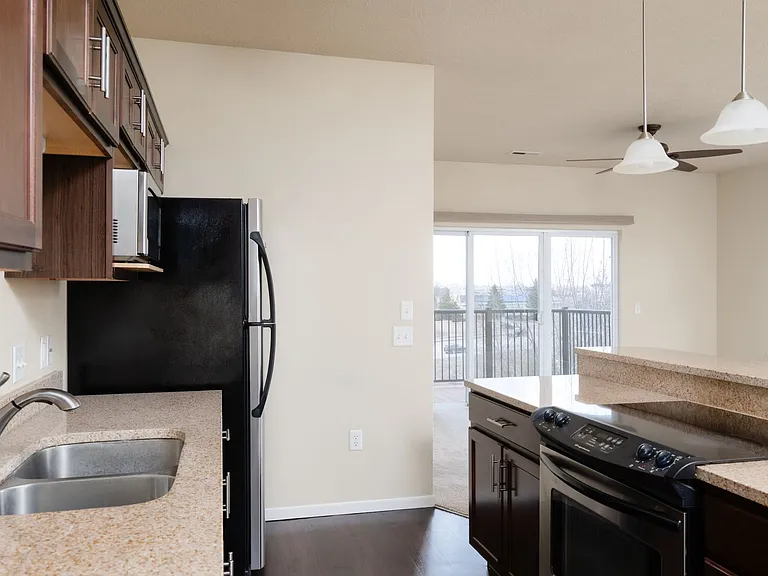 Highland Shores Apartments — Photo 32