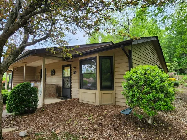 15 Woodlands Dr, Black Mountain, NC 28711