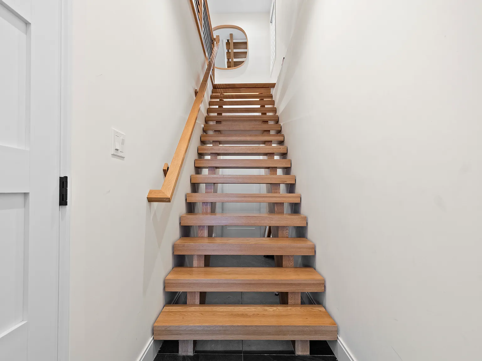 4 bed, $6,500 — Photo 2