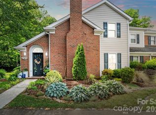 9486 Kings Falls Dr, Charlotte, NC 28210
