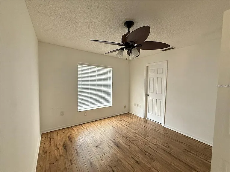 3900 Oak Pointe Blvd — Photo 10