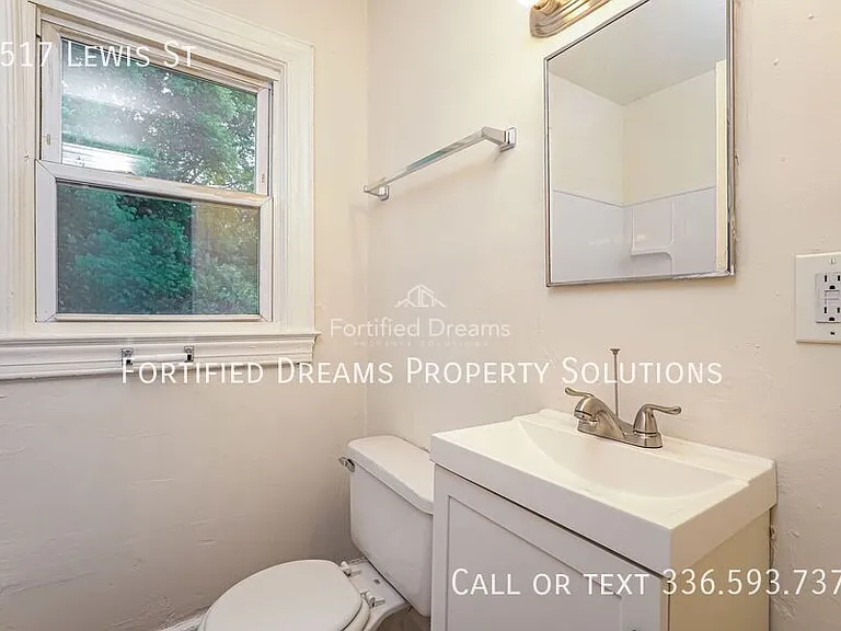 2517 Lewis St — Photo 13