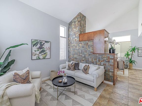 4th image of 23831 Foxwood Ct