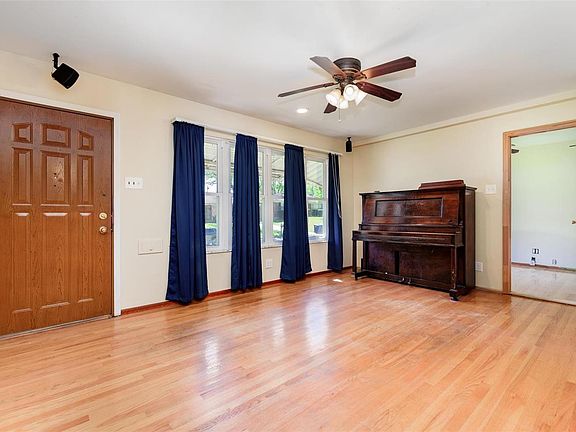 4th image of 2409 Burbeck Dr