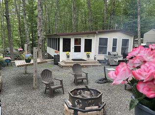 405 Shohola Ln, Shohola, PA 18458