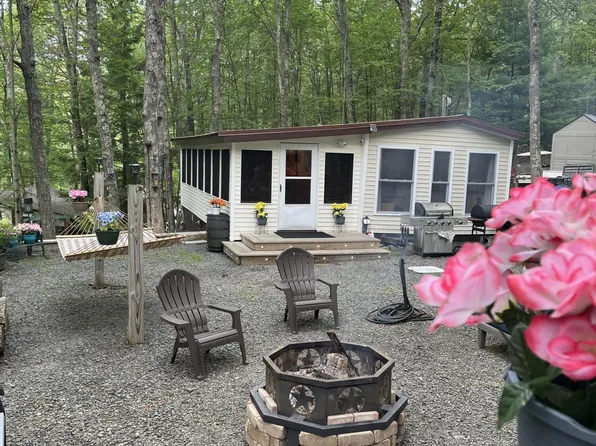 405 Shohola Ln, Shohola, PA 18458