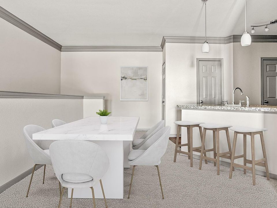Avenues at Cypress - Dining Area