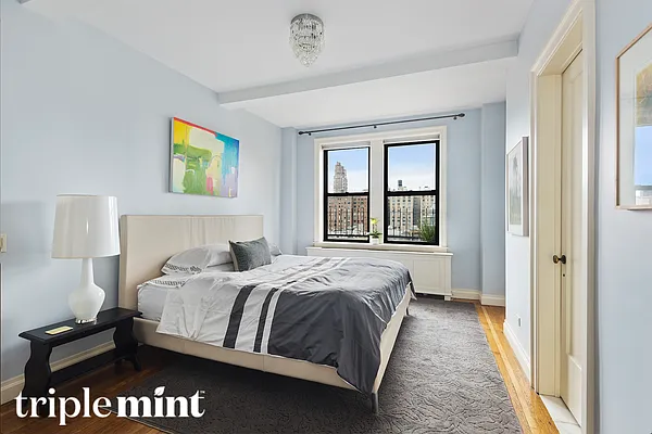 Sold by Triplemint | media 15