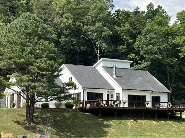1599 Old St Marys Pike, Parkersburg, WV 26104