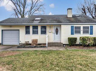 2914 Acorn Ave, Medford, NY 11763