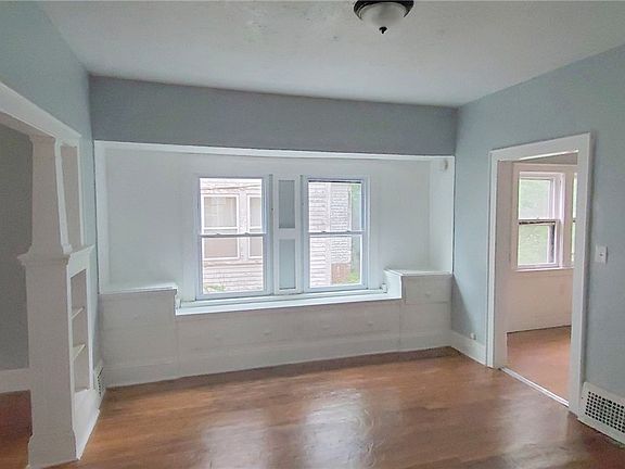 4th image of 3034 E 130th St